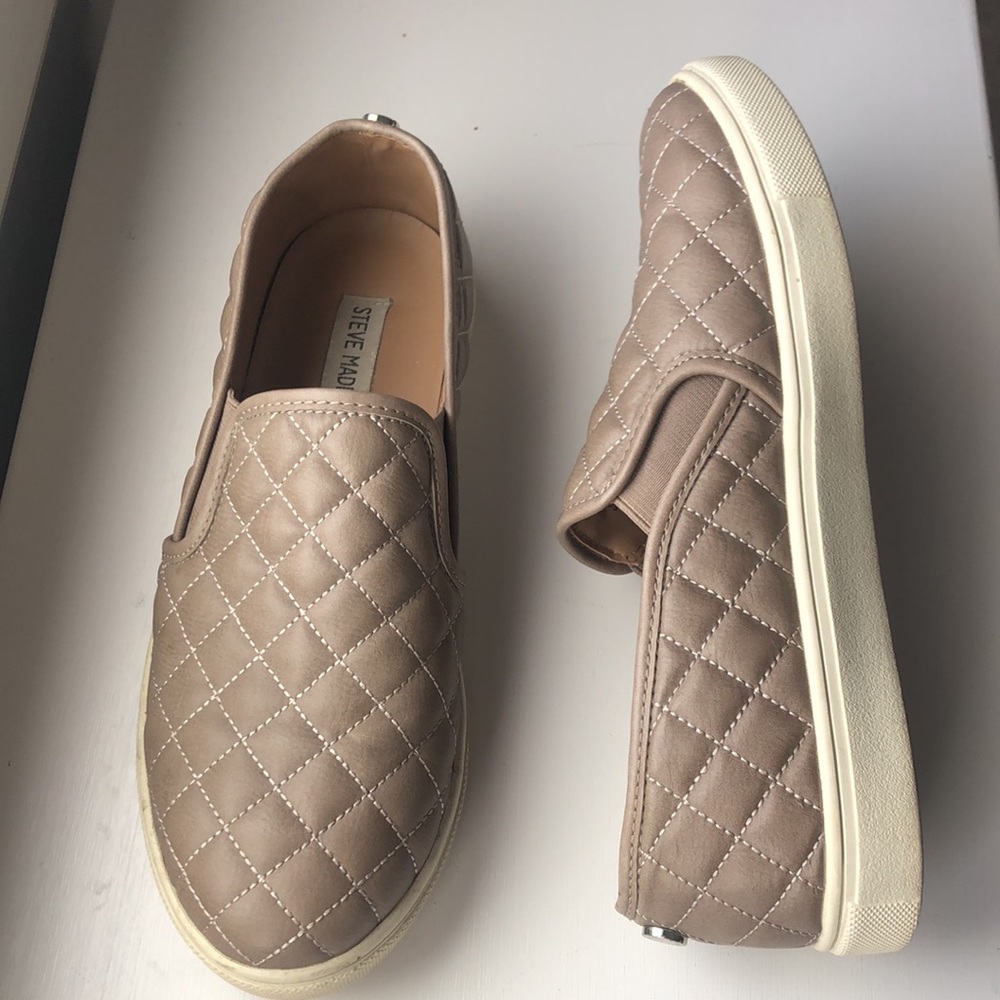STEVE MADDEN ECENTRCQ SLIP ONS • SIZE 9.5 B